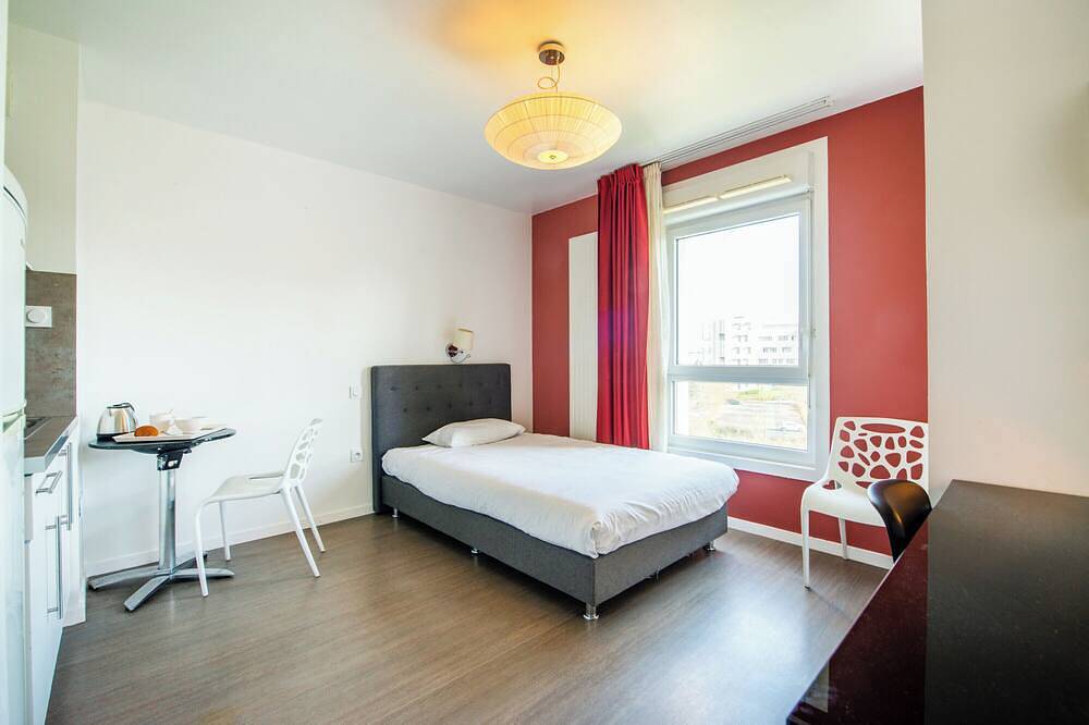 Entire apartment, L'Herblinois - Wifi - Proche tram in Saint-Herblain, Nantes region