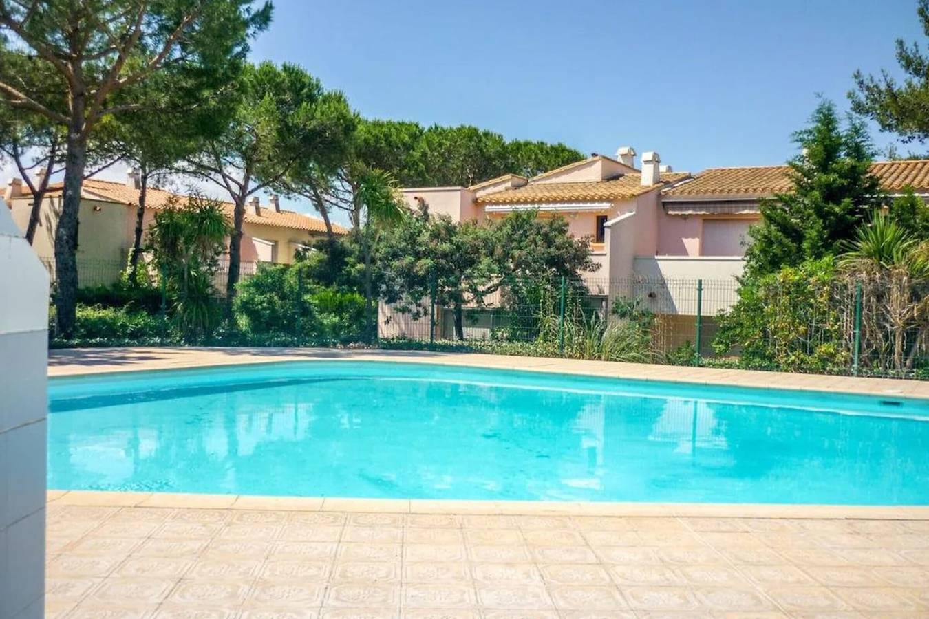 Entire apartment, Eureka 118 - Appartement -Piscine Terrasse - Plages à pied in Cap d'Agde, Agde