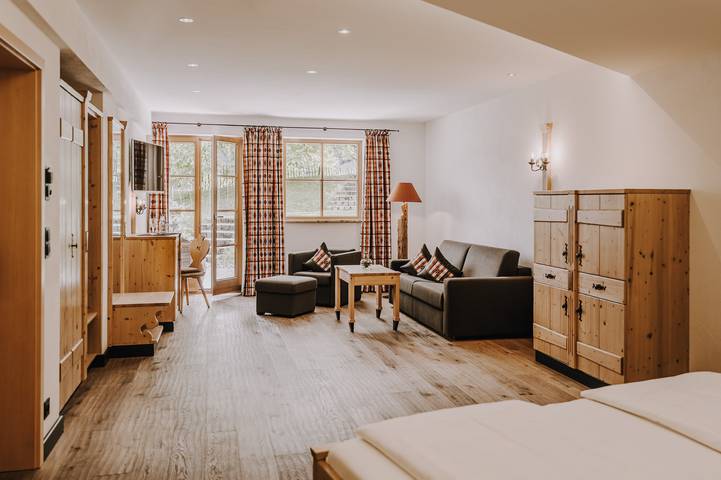 Bauernhof für 6 Personen, mit Whirlpool und Pool sowie Terrasse und Garten, kinderfreundlich in Oberstdorf