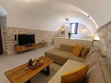 Gîte pour 3 personnes, avec jardin et vue dans Leonidion