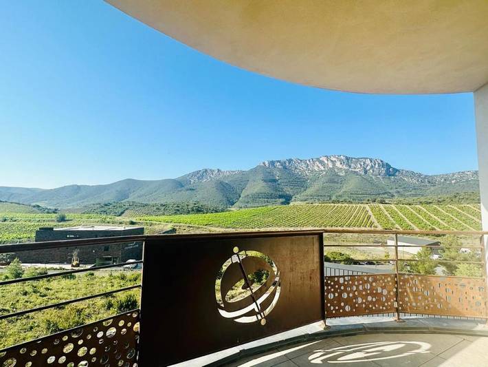 Location de vacances pour 2 personnes, avec Terrasse ainsi que Sauna et Vue à Maury