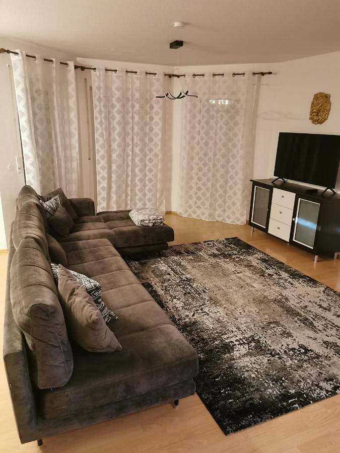 Ferienwohnung für 8 Personen, mit Balkon und Terrasse sowie Garten in Burgau