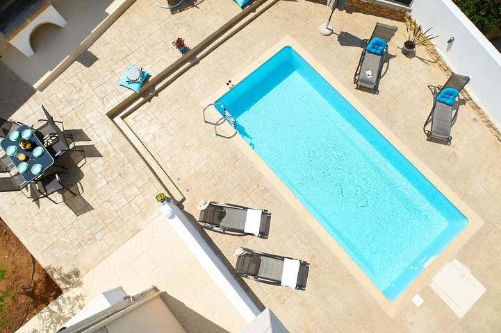 Ferienwohnung für 5 Personen, mit Garten und Ausblick sowie Pool