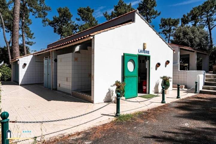 ZEcamping 4 étoiles locatif TV 25m2 in Saint-Trojan-les-Bains, Côte de Beauté