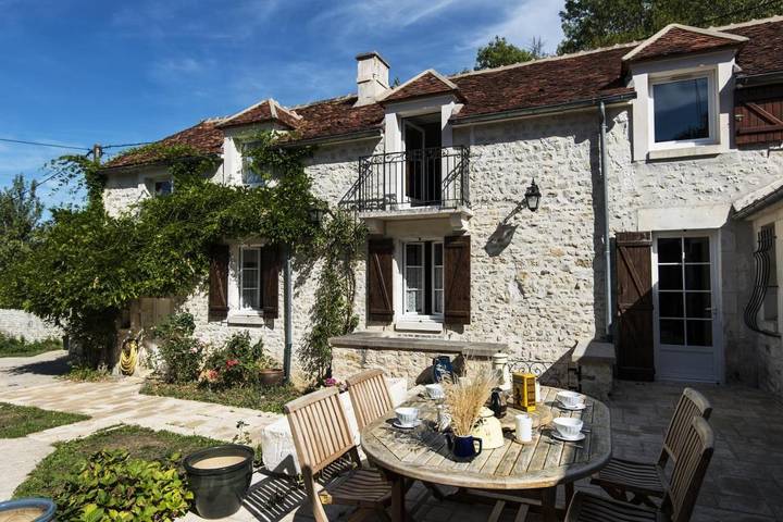 Location de vacances pour 8 personnes, avec terrasse à Ouanne - 4