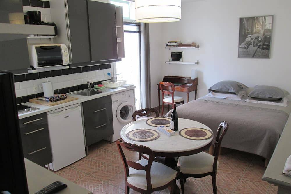 Appartement entier, Studio indépendant 20 mn centre Paris par Rer dans d'ancienne écuries in Maisons-Laffitte, Yvelines