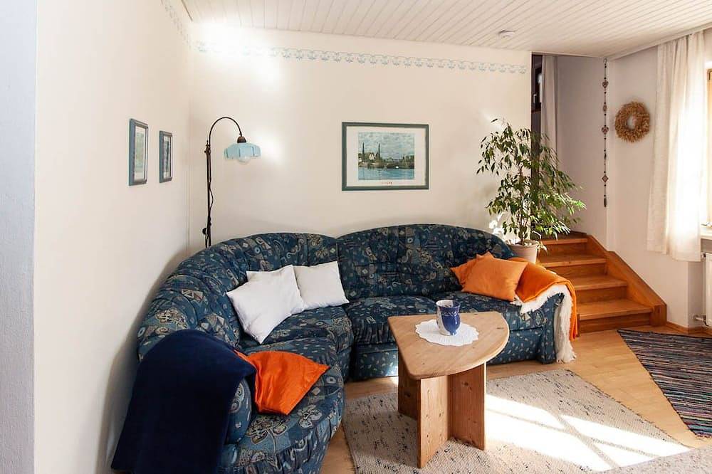 Ganze Wohnung, Ferienwohnung bis 5 Personen mit 2 Schlafzimmern in Riedering, Chiemgauer Alpen