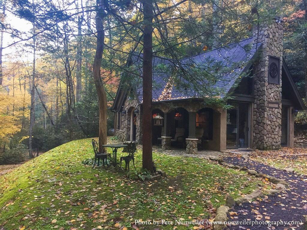 Luxus Story Book Cottage 5 abgelegene Hektar üppiger Wald & Streams * Friedlich * in Wears Valley, Sevier County