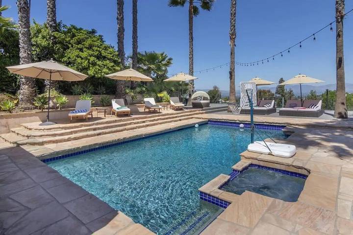 Villa pour 10 personnes, avec jardin ainsi que piscine et vue, animaux acceptés à Los Angeles - 2
