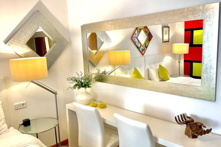 Golfers & Beach Villa with heated pool in Las Chapas, Marbella