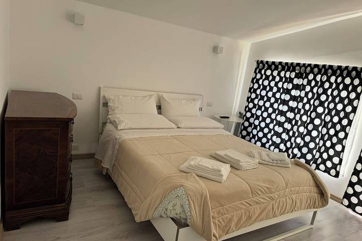 Villa Sotto le Stelle for a relaxing holiday with a view of the Aeolian Islands in Spiaggia di Orto Luizzo, Messina