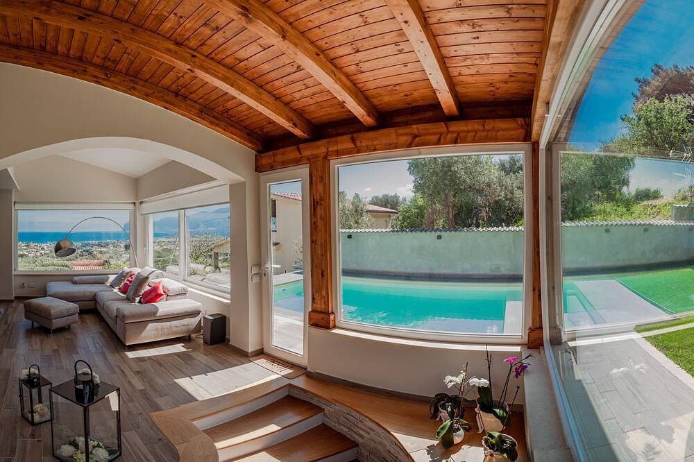 Villa with pool, 3 km's away from the sea, stunning 180° view on the sea in Carini, Palermo Province