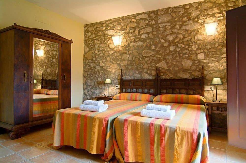 Ganze Wohnung, Ferienwohnungen Lobet - Costa Brava-Girona in Capmany, Oberampurien