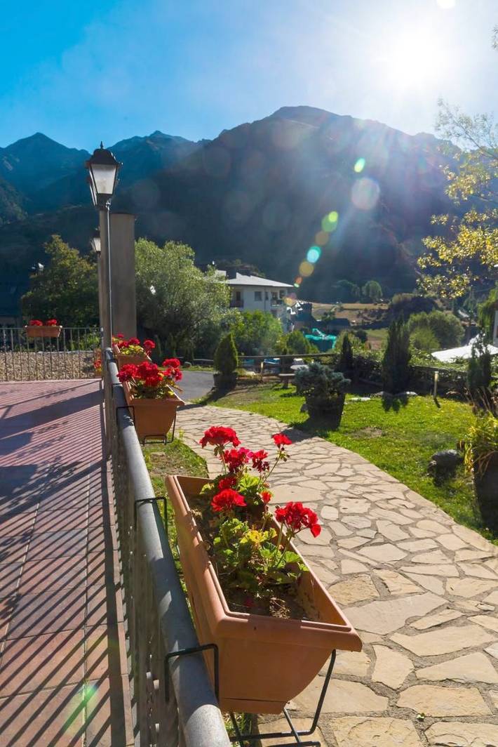 Location de vacances pour 4 personnes, avec jardin et piscine ainsi que sauna et jacuzzi à Sallent de Gállego - 2