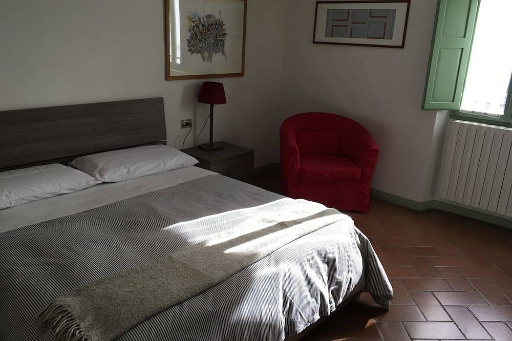 Entire apartment, The wisteria, elegant apt old town in Pistoia, Pistoia Province
