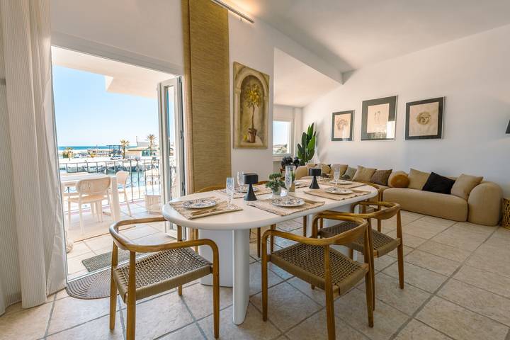 Entire apartment, Frontline marina 4-Bed apartment in puerto Cabopino, just steps from the beach. in Playa Cabopino, Marbella