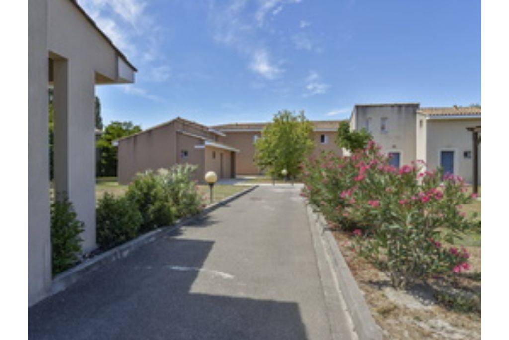 Appartement entier, Sun Hols Les Rives du Lac M2D4  in Saint-Saturnin-lès-Avignon, Vaucluse