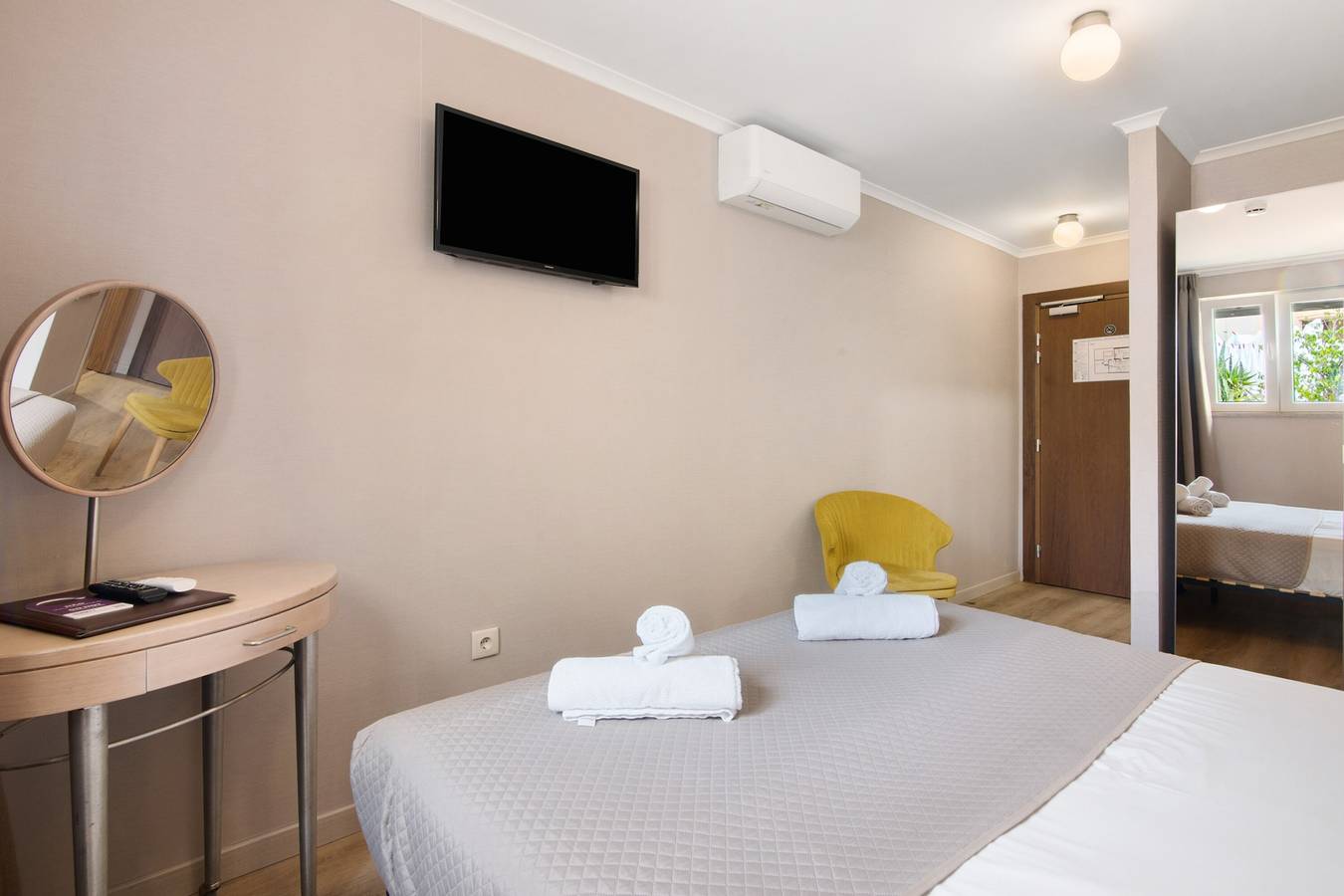 Quarto 'Quarto Casal Standard 206' com Terraço Partilhado, Wi-Fi e Ar Condicionado in São Pedro (Faro), Faro