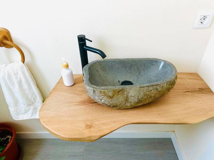 Location de vacances pour 6 personnes, avec terrasse, animaux acceptés dans Solares - 2