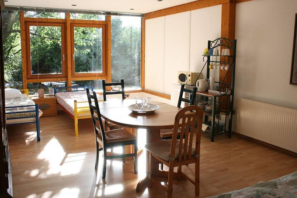Ganze Wohnung, Gemütliches großzügiges Apartment - 6-Bett-Apartment in Höhr-Grenzhausen, Westerwald