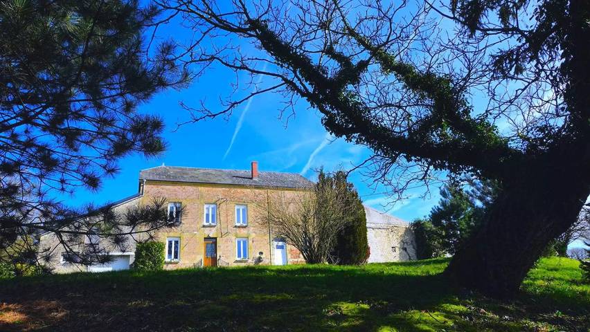 Gîte pour 9 personnes, avec jardin dans Écordal