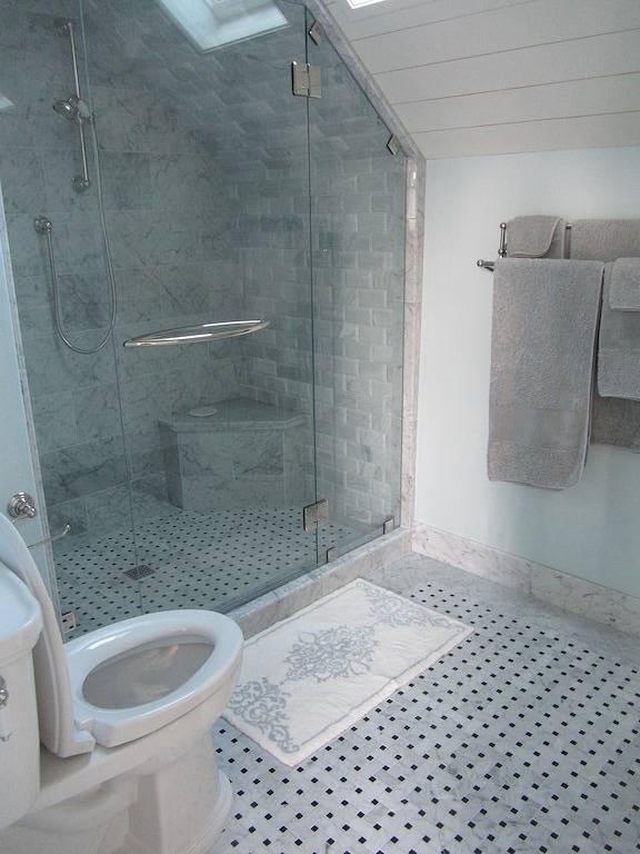 Historisches Kutschenhaus aus dem Jahr 1887 auf einem Landmark-Grundstück in Santa Cruz, Santa Cruz County