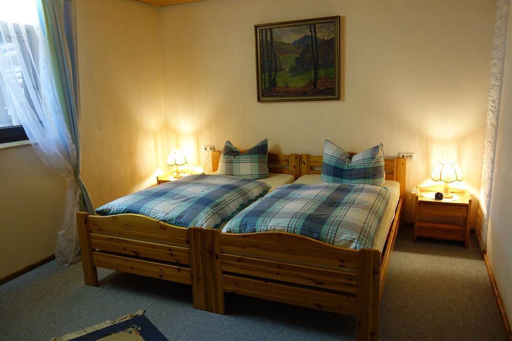 Ganze Wohnung, Gemütliche Ferienwohnung mit Pool und großem Grundstück in Ludwigswinkel in Ludwigswinkel, Landkreis Südwestpfalz