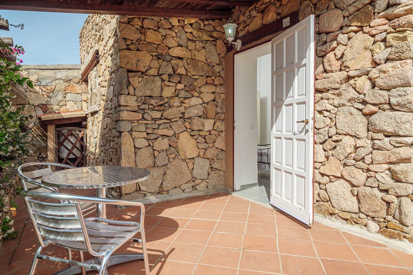 Zimmer 'Ostro' mit Bergblick, Gemeinschaftspool und Klimaanlage in Vela Blu, Costa Smeralda