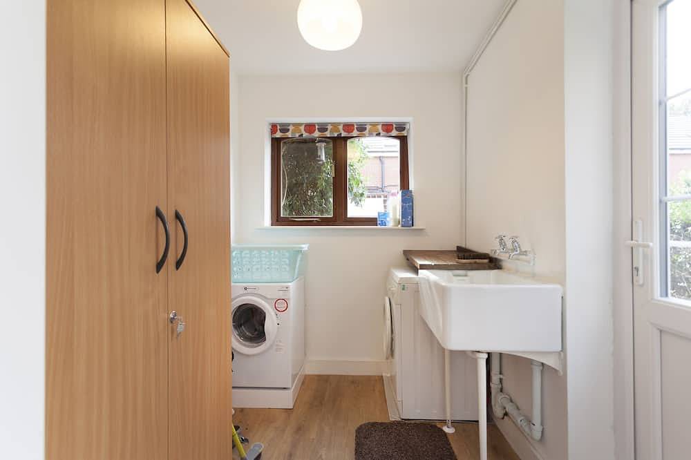 Entire apartment, Highfield Grove -  a serviced house that sleeps 4 guests  in 2 bedrooms in Nottinghamshire
