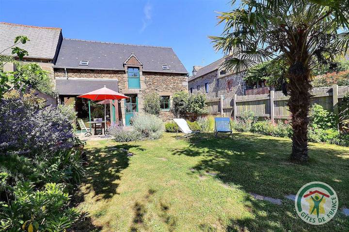 Gîte pour 6 personnes, avec Terrasse ainsi que Jardin et Vue à La Ville-ès-Nonais