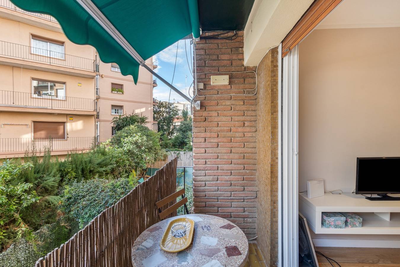 Appartement entier, Appartement « À 5 min de la plage » avec balcon, Wi-Fi et climatisation in Premià de Mar, Costa del Maresme