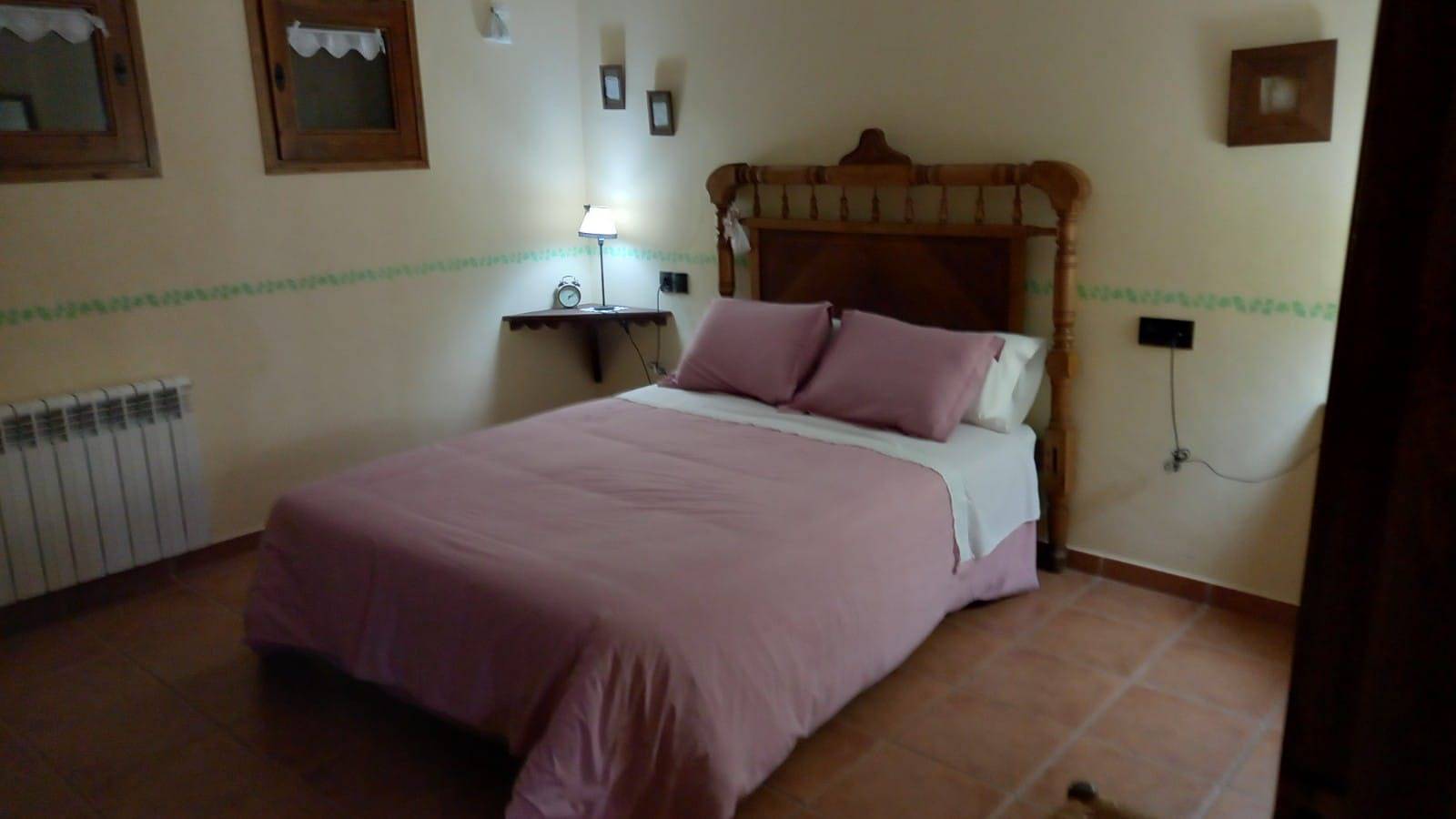 Appartement entier, Appartement "Pi" avec vue sur les montagnes, piscine partagée et Wi-Fi in Nave, Province de Lérida