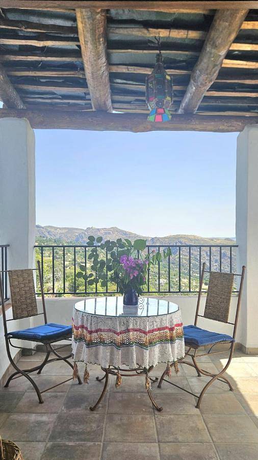 Casa rural para 2 personas, con vistas además de piscina y balcón en La Taha