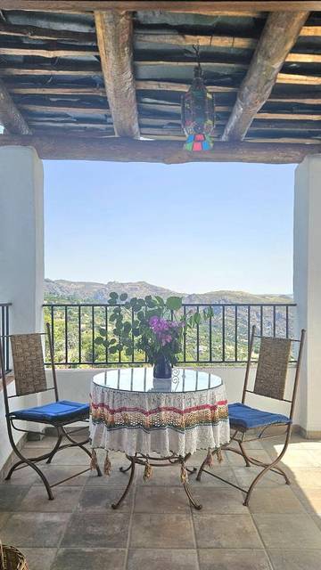 Maison de campagne pour 2 personnes, avec vue ainsi que balcon et piscine dans Pitres