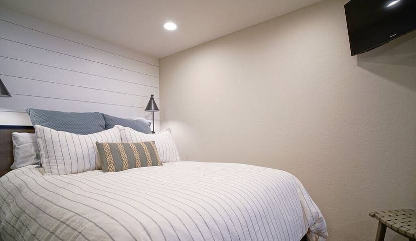 Gîte pour 4 personnes, avec terrasse ainsi que piscine et jacuzzi à Monterey - 4