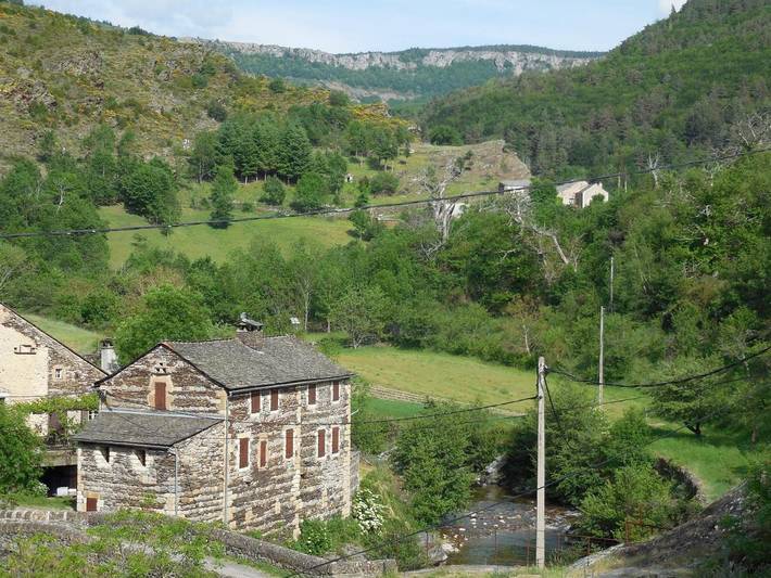 Hôtel pour 2 personnes, avec Terrasse ainsi que Jardin et Vue à Vebron