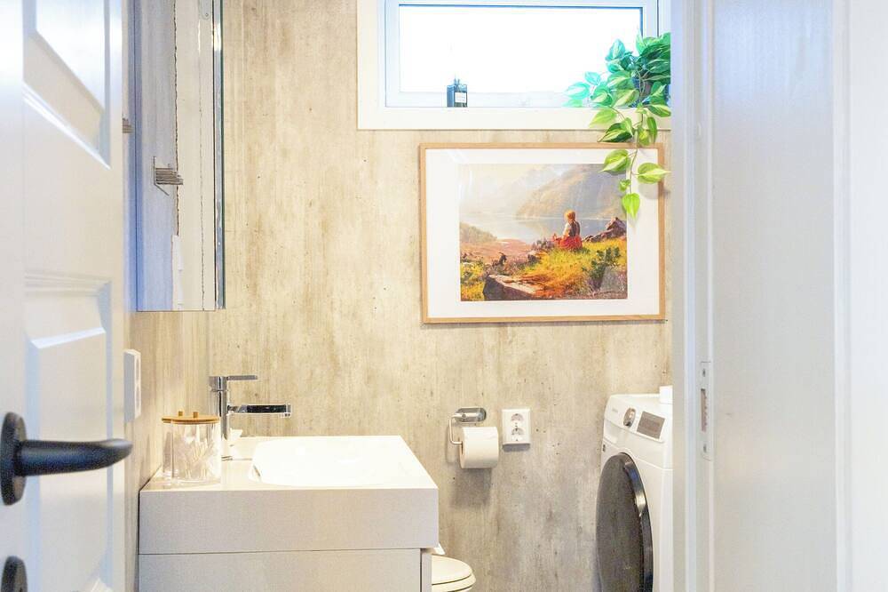 Ganze Wohnung, Senja New 1Br - Sea View + Northern Lights, Near Segla/Hesten, walk to ferry in Senja, Lenvik