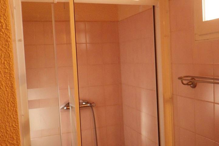 Gîte pour 4 personnes, avec jacuzzi et piscine ainsi que jardin et terrasse à Villars - 2