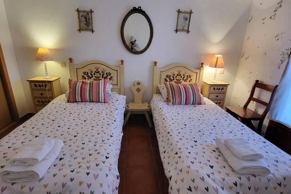 Apartment 'La Casa De Paloma En La Plaza' with Balcony and Wi-Fi in Riaza, Segovia Province