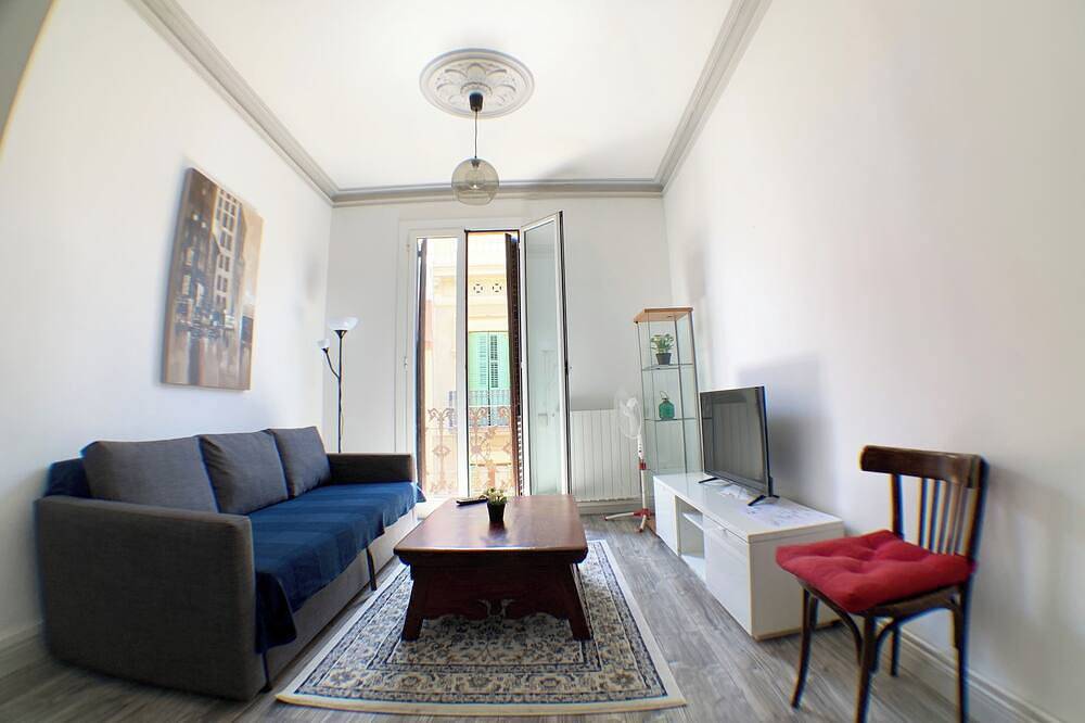 Entire apartment, Great 2Bd + 2bth With Balcony in Gracia Virreina in Barcelona Centre, Barcelona