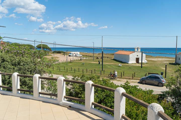 Location de vacances pour 5 personnes, avec vue ainsi que terrasse et jardin, animaux acceptés dans San Giovanni Sardinia - 4