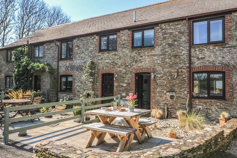 Tinkers Cottage, pet friendly, with a garden in Bigbury in Bigbury on Sea, South Devon