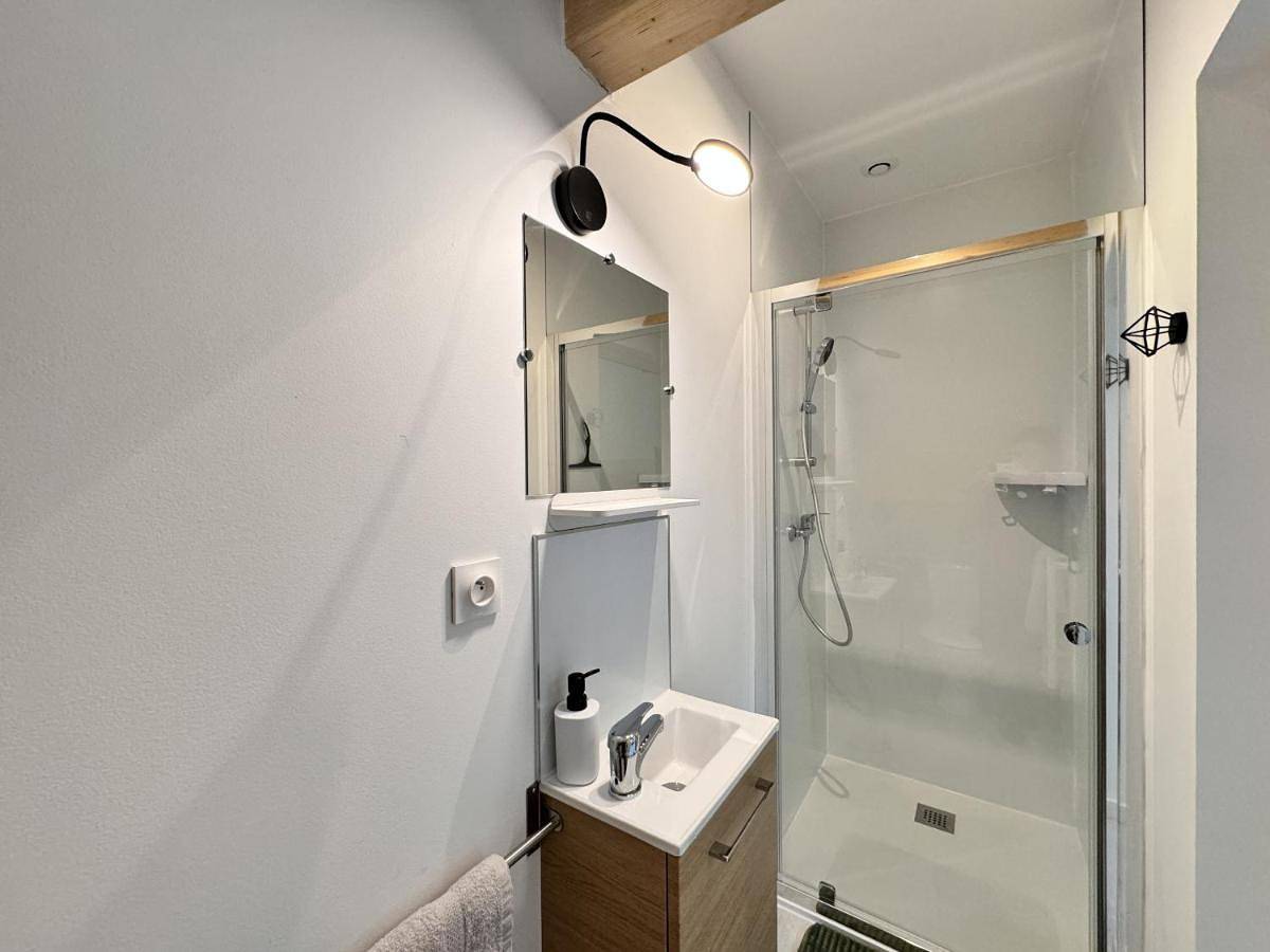Chambres privées avec salle d'eau, clim, Tv - Proche circuit - Campagne - 2p in Ruaudin, Sarthe