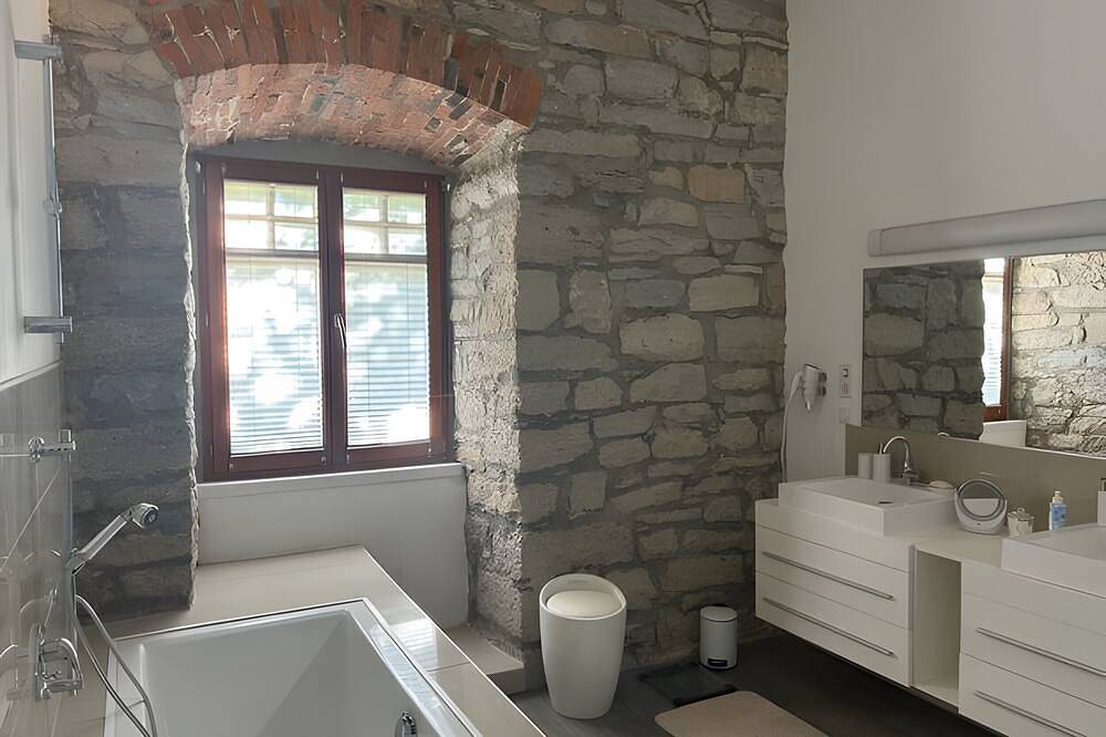 Entire apartment, Apartment “Burghaus” with Private Terrace and Wi-Fi in Bad Driburg, Kreis Höxter