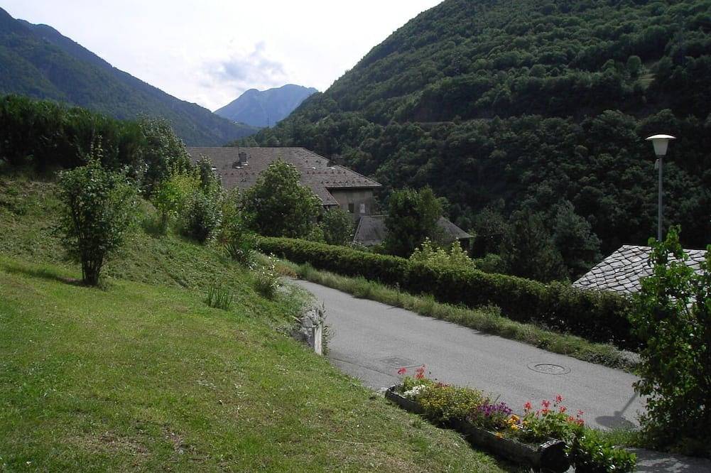 Entire apartment, 20 m2 studio ideal for a spa treatment in Brides or skiing in the 3 valleys in Salins-les-Thermes, Les Trois Vallées