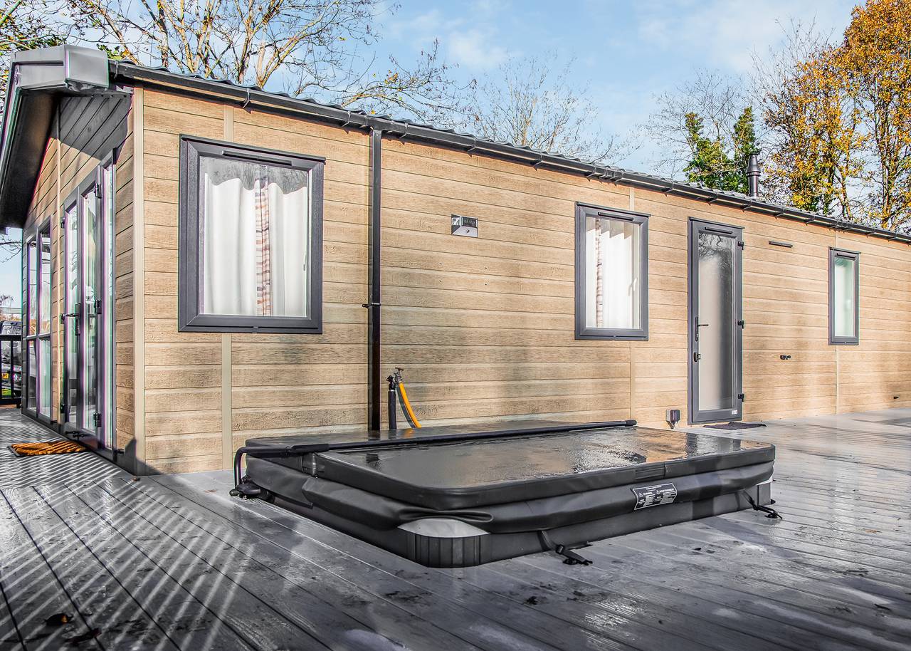 Lee View Lodge in Broxbourne, Hertfordshire