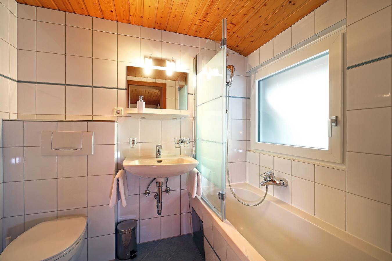 Hel ferielejlighed, Zimmer 6 - Doppelzimmer bergseitig in Rätikon mountain range, Brand