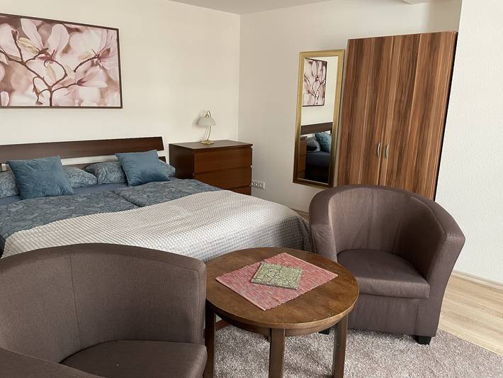 Ganze Ferienwohnung, Ferienwohnungen Clara - Anna,40m²,komb.Wohn-Schlafraum,Küche,Bad mit Du+Wc,Laubengang,2.Og in Arnstadt (Thüringen), Arnstadt