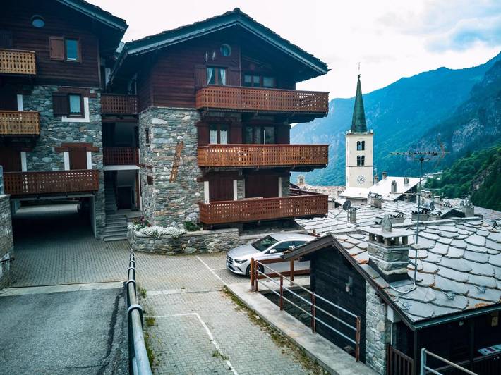 Entire apartment, House 'Méquio' with Mountain View in Valtournenche in Breuil-Cervinia, Valtournenche