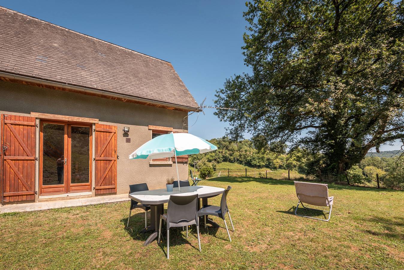 Vakantiehuis "Gîte Lieuj" met bergzicht, privéterras en wifi in Peyrouse, Hautes-Pyreneeën